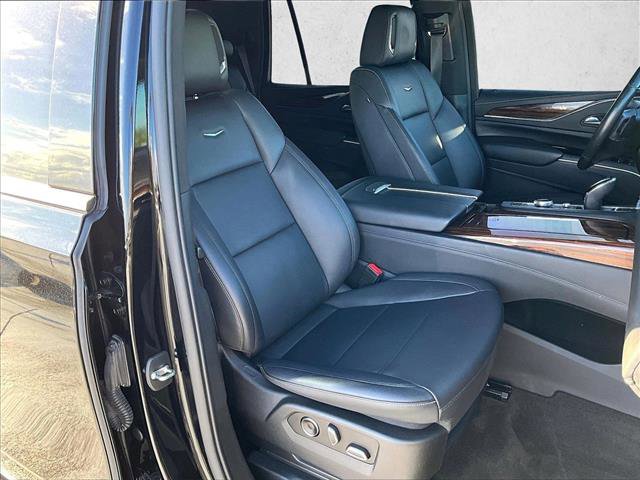 Used 2022 Cadillac Escalade Luxury image 9
