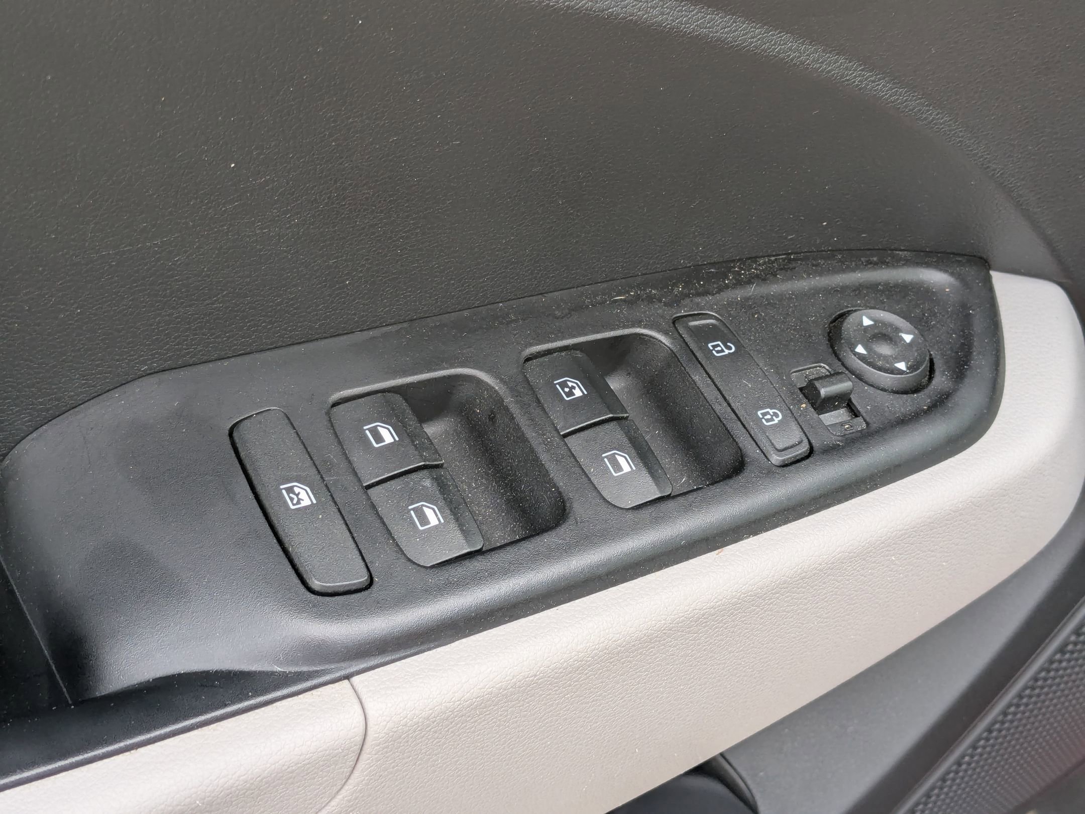 Used 2024 Hyundai Venue SEL FWD image 13