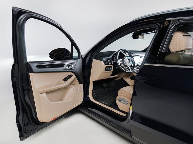 Certified 2021 Porsche Macan AWD/4WD image 29