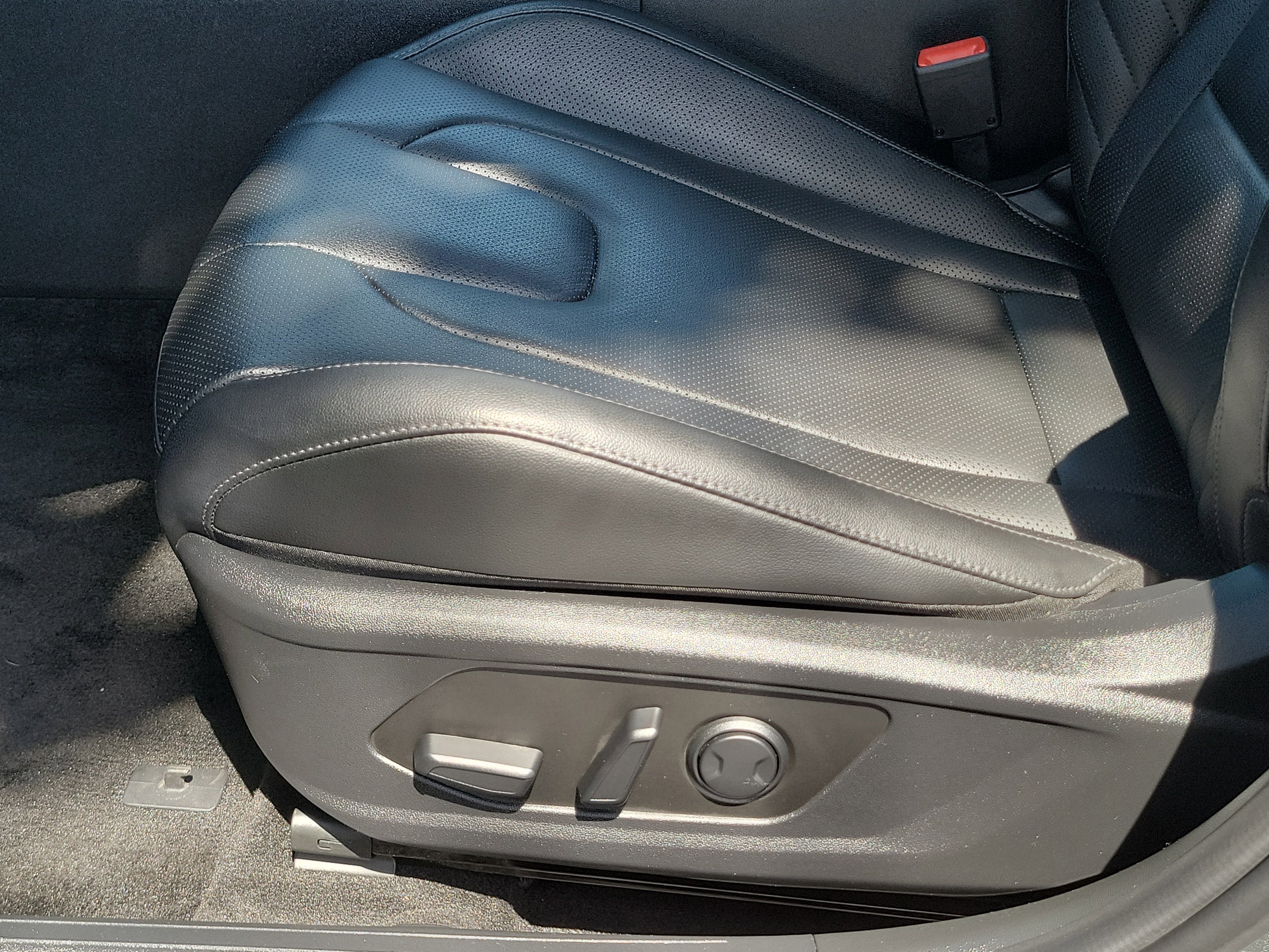 Certified 2025 Hyundai Elantra Limited image 20