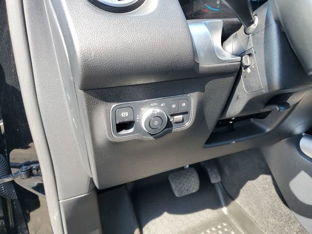 Used 2022 Mercedes-Benz GLB 250 4MATIC image 17