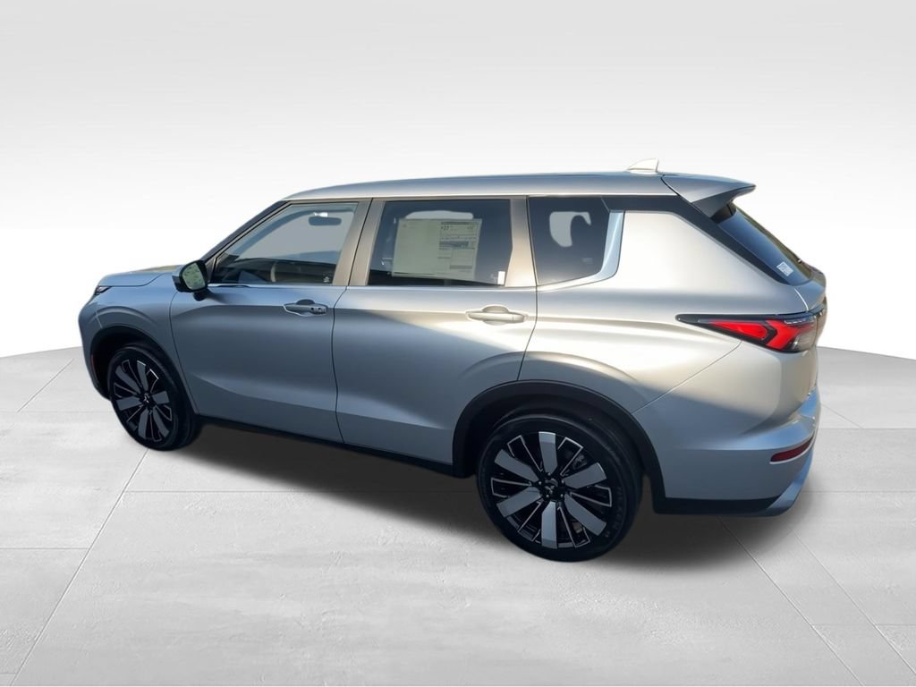 New 2026 Mitsubishi Outlander SE AWD/4WD image 6