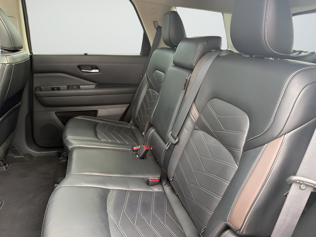 Certified 2023 Nissan Pathfinder Platinum w/ Cargo Package AWD/4WD image 25