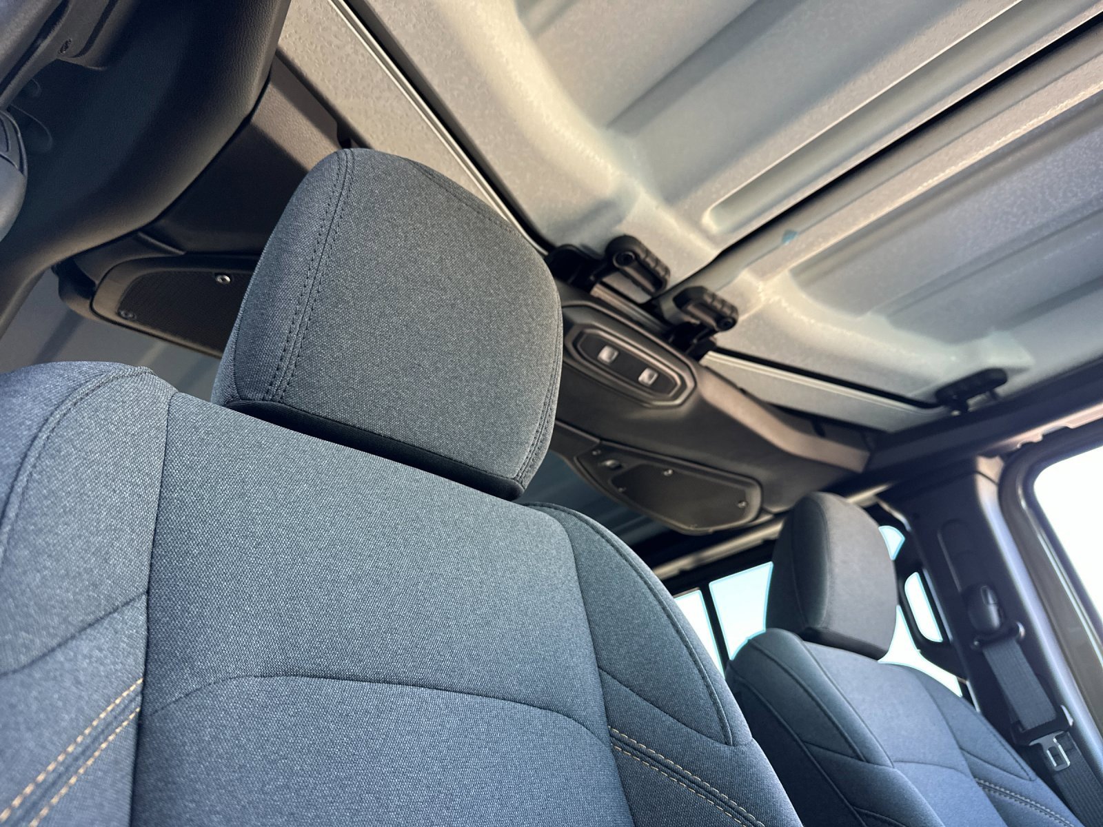 New 2025 Jeep Gladiator Sport image 15