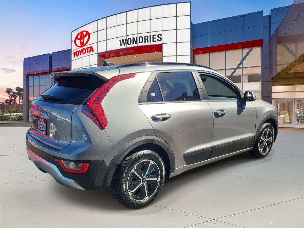 Used 2023 Kia Niro EX FWD image 6