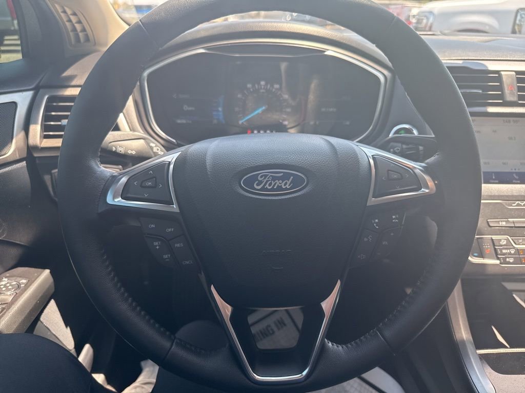 Used 2020 Ford Fusion SEL image 15