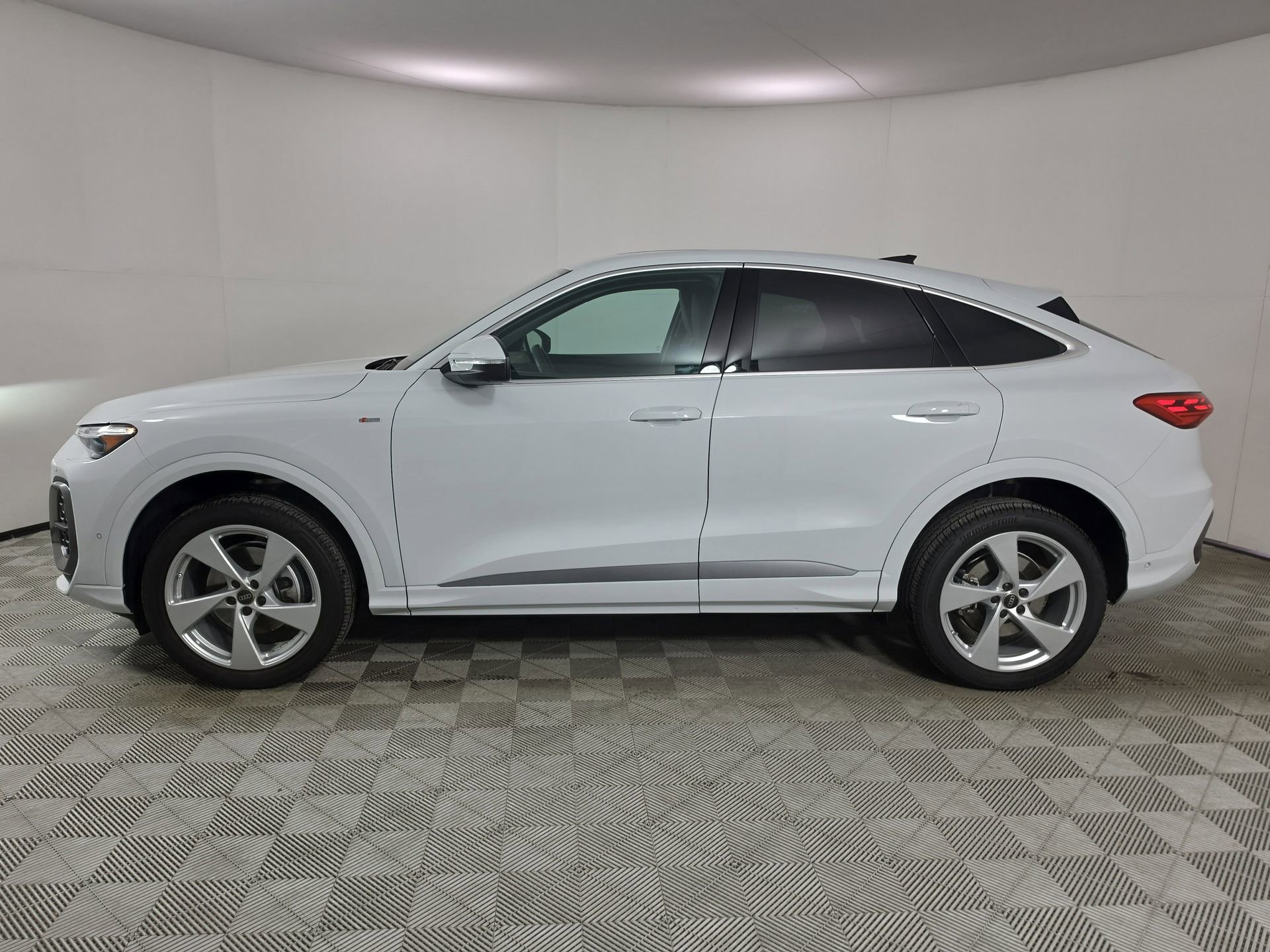 Certified 2025 Audi Q5 Premium Plus w/ Premium Plus AWD/4WD image 4
