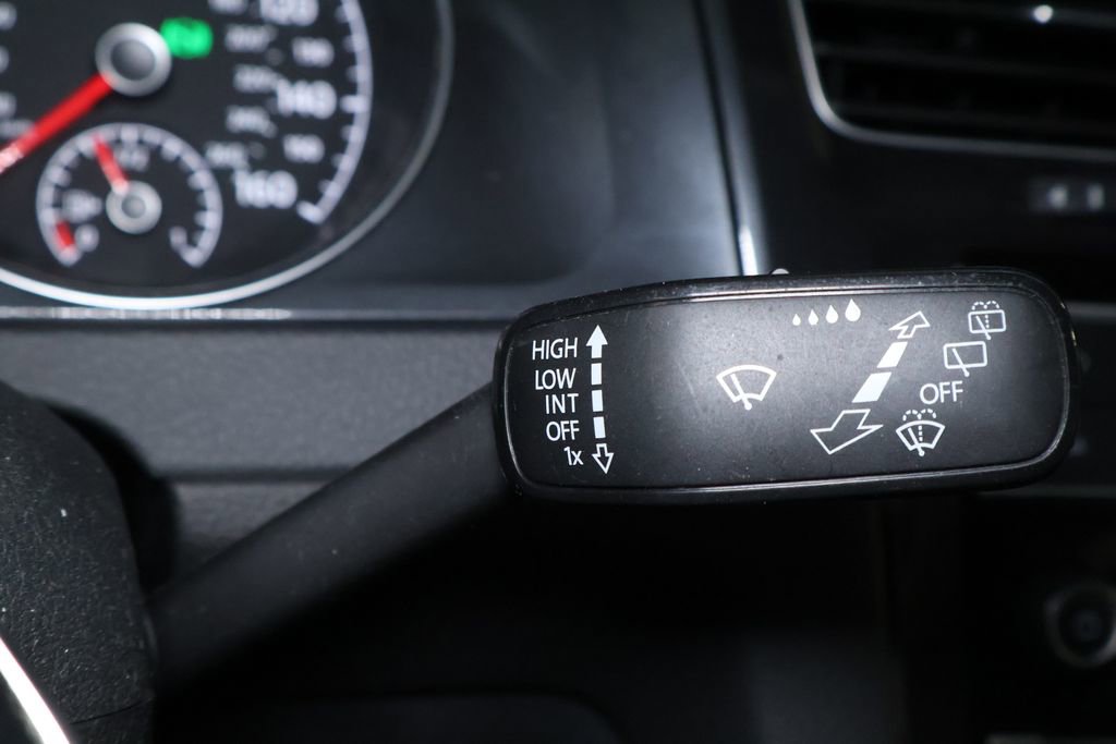 Used 2021 Volkswagen Golf 4-Door image 24