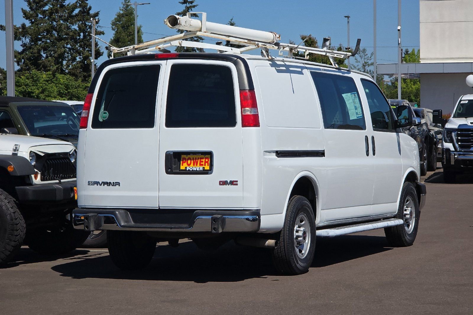 Used 2017 GMC Savana 2500 RWD image 4
