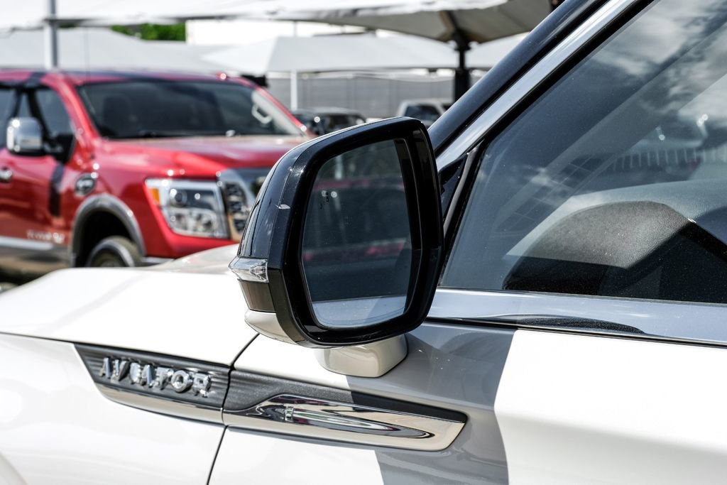 Used 2023 Lincoln Aviator AWD w/ Premium Package image 41