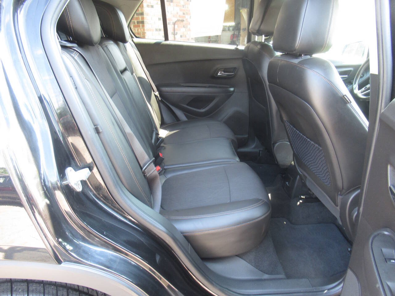 Used 2020 Chevrolet Trax LT w/ Sun & Sound Package AWD/4WD image 12