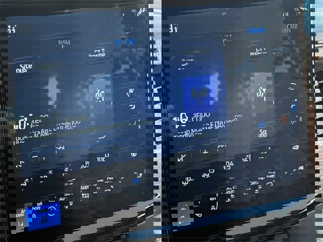 Used 2024 Ford Expedition Limited image 19