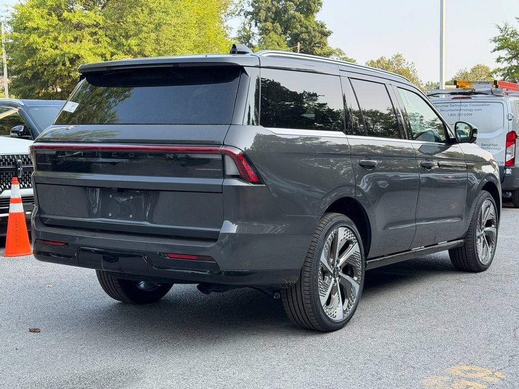 New 2026 Lincoln Navigator Black Label AWD/4WD image 5