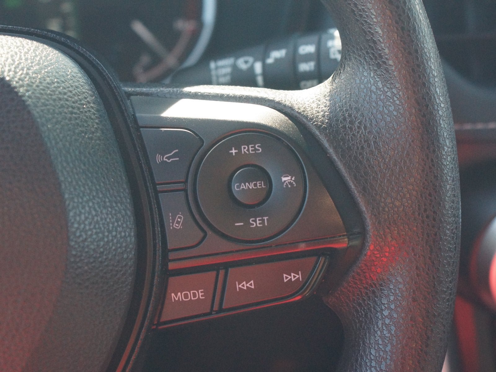 Used 2025 Toyota RAV4 XLE AWD/4WD image 9