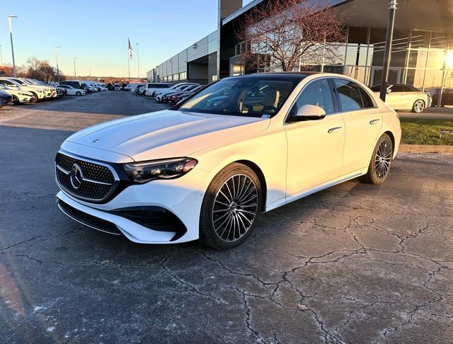 Used 2025 Mercedes-Benz E 350 4MATIC Sedan image 4