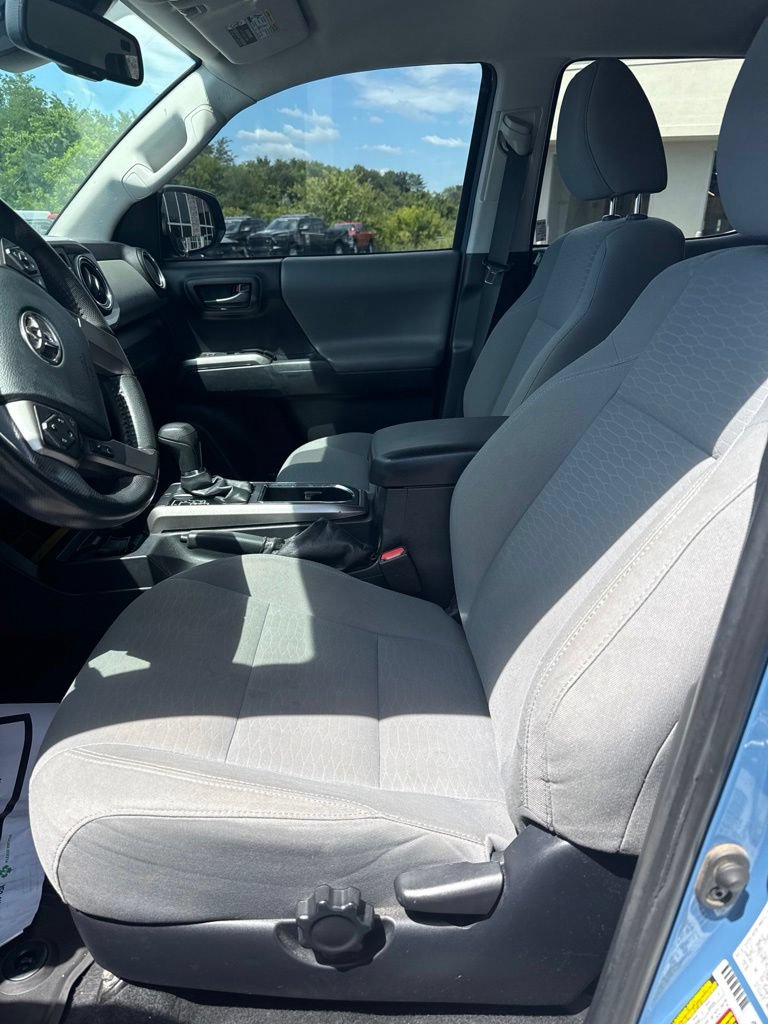 Used 2019 Toyota Tacoma SR5 AWD/4WD image 17