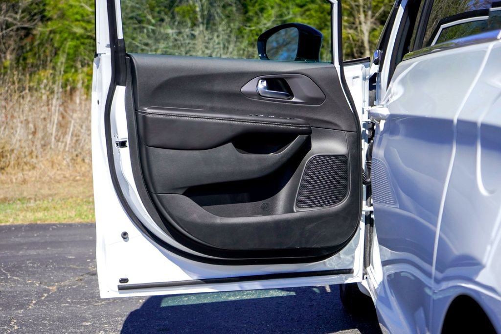 New 2026 Chrysler Voyager LX FWD image 19