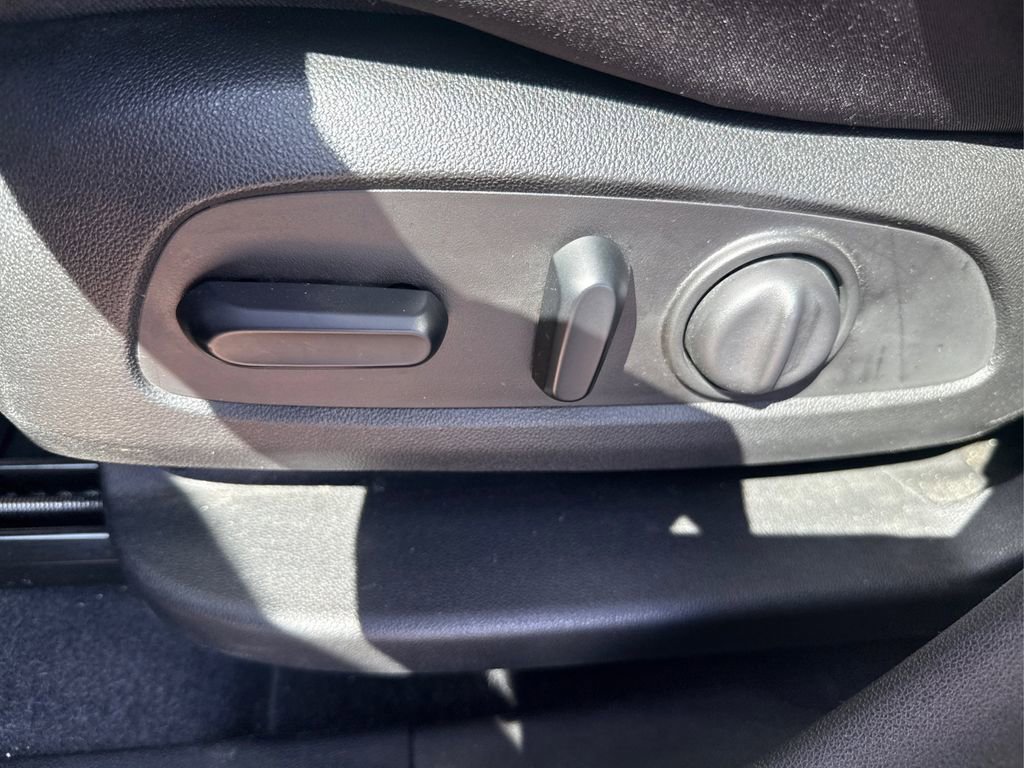 Used 2020 Chevrolet Equinox LT w/ Driver Convenience Package image 33