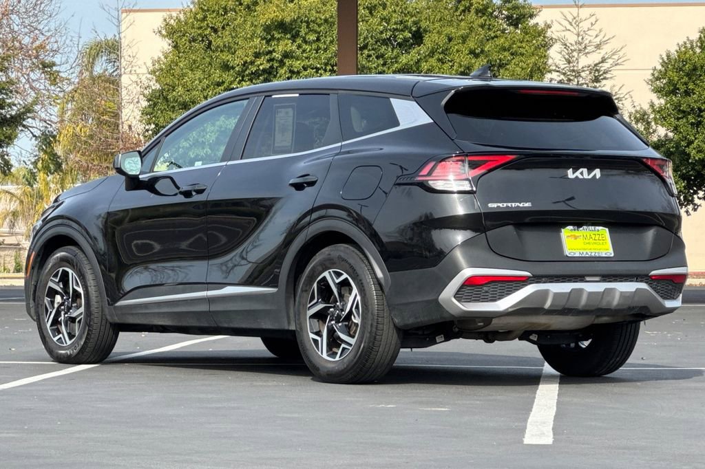 Used 2024 Kia Sportage LX FWD image 3