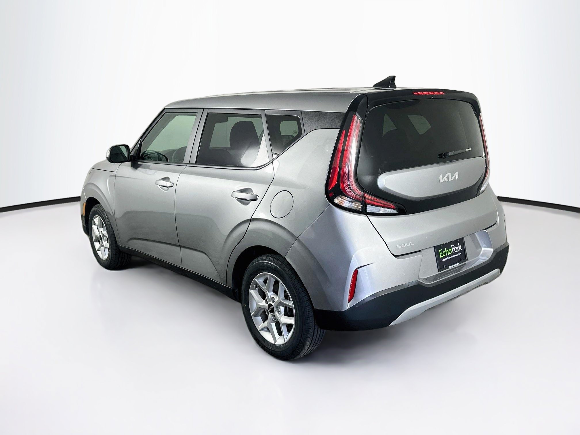 Used 2025 Kia Soul LX w/ LX Technology Package FWD image 5
