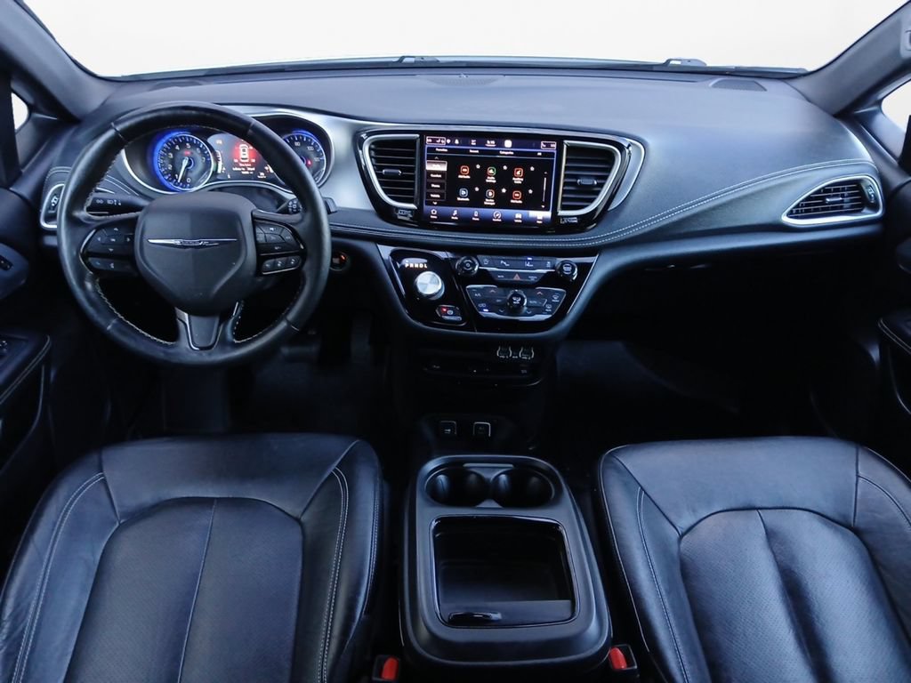 Used 2021 Chrysler Pacifica Touring-L w/ Uconnect Theater Family Group FWD image 19