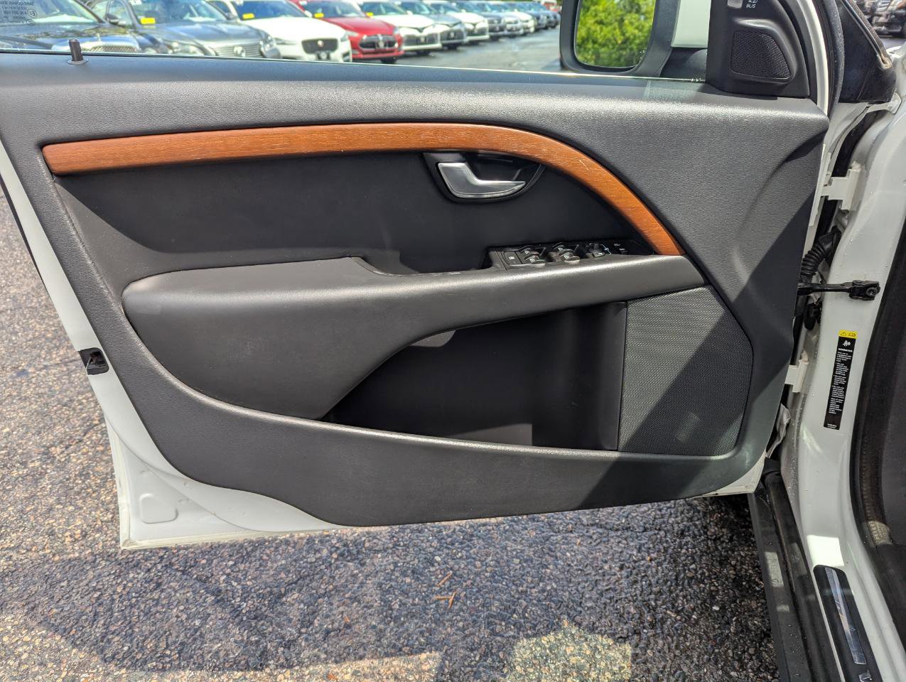 Used 2010 Volvo XC70 3.2 image 11