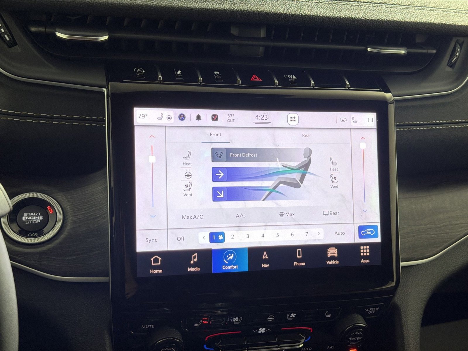 Used 2023 Jeep Grand Cherokee L Limited w/ Luxury Tech Group II image 17