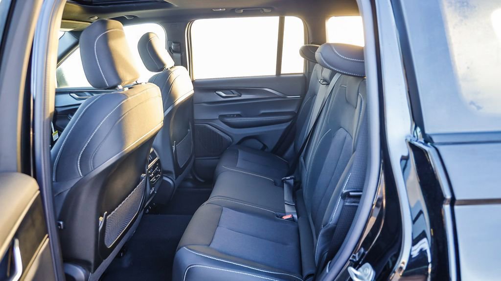 New 2025 Jeep Grand Cherokee Laredo X w/ Luxury Tech Group I image 20