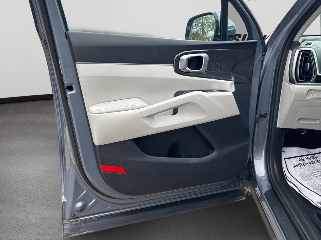 Certified 2025 Kia Sorento S w/ Panoramic Sunroof Package image 16