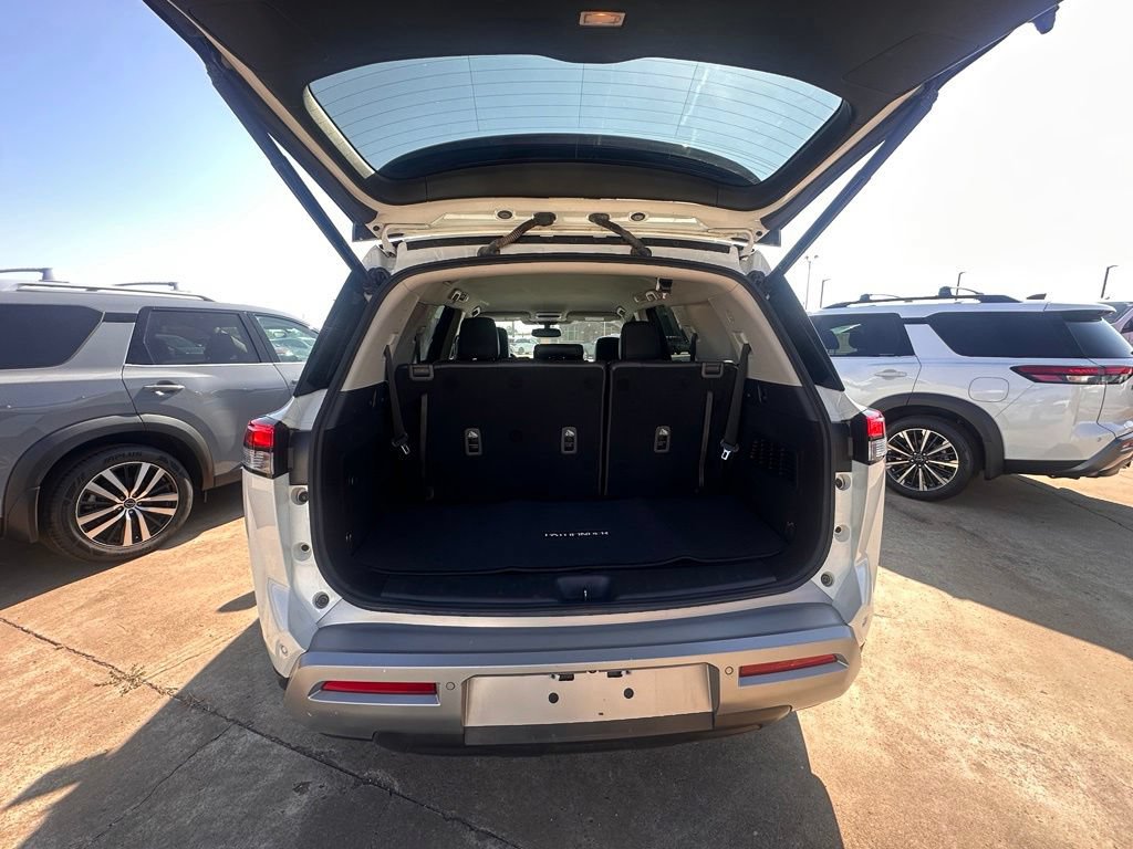 Certified 2022 Nissan Pathfinder SL w/ SL Black Package FWD image 12