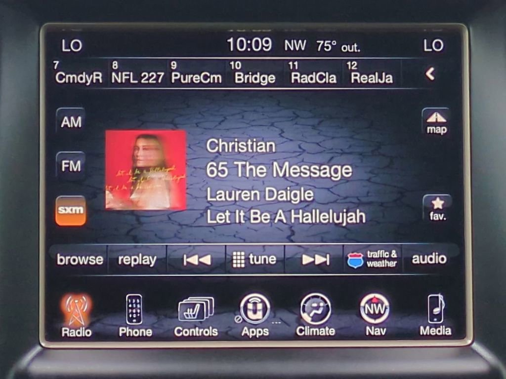 Used 2017 Jeep Grand Cherokee Overland w/ Jeep Active Safety Group image 17