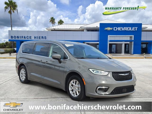 Used 2023 Chrysler Pacifica Touring-L FWD image 1