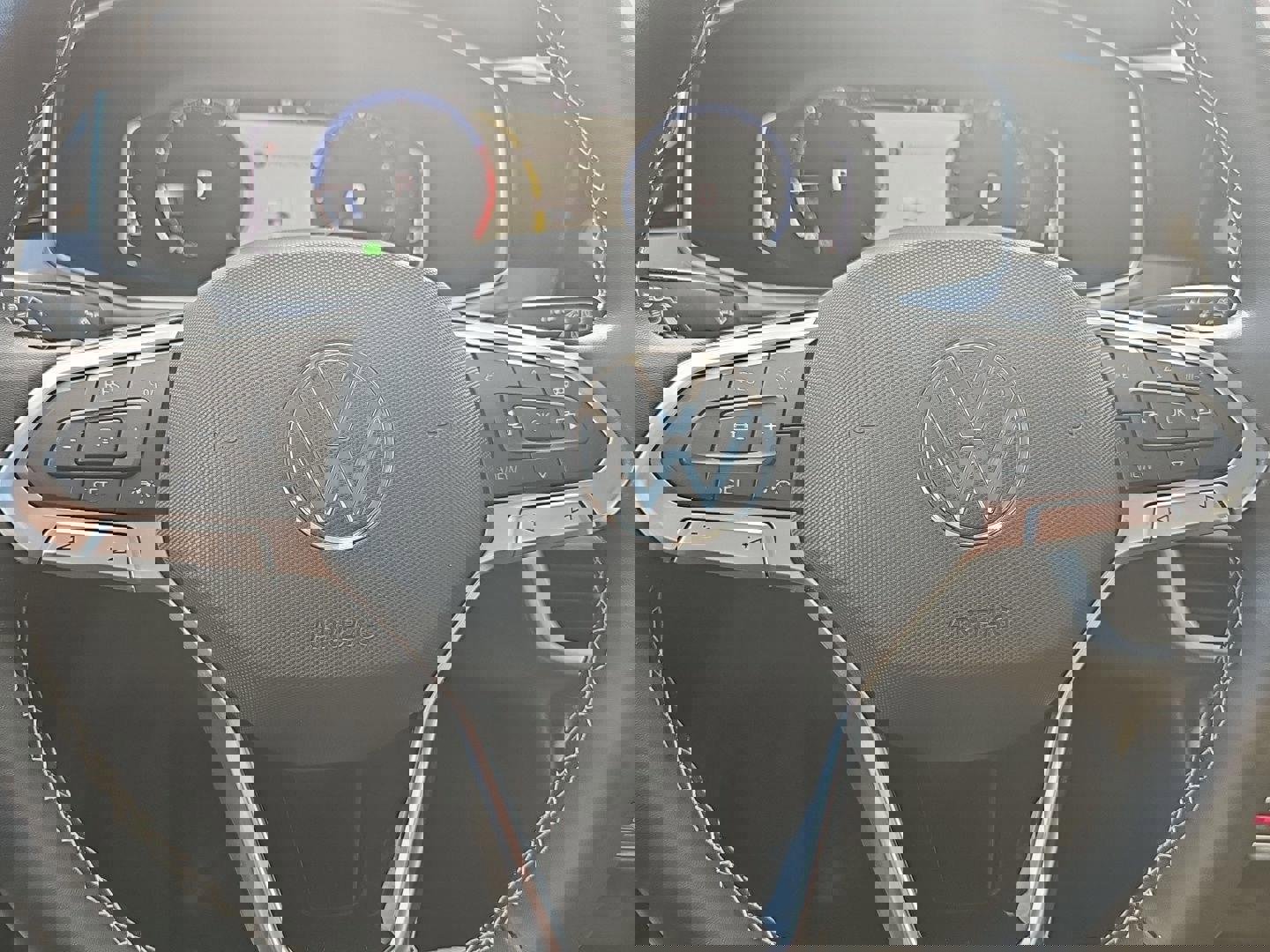 Used 2025 Volkswagen Taos SEL image 15