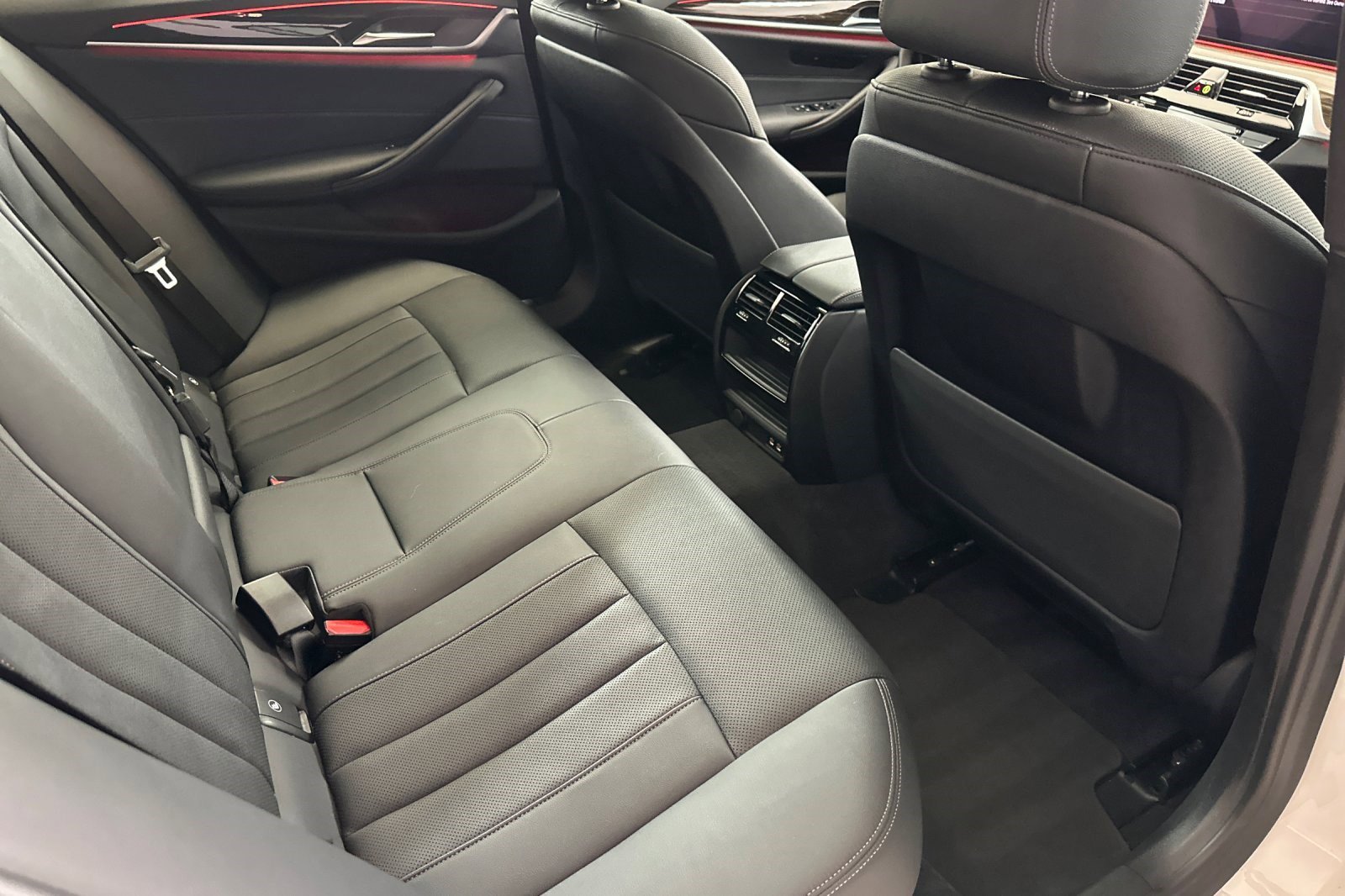 Certified 2022 BMW 540i w/ Convenience Package image 30