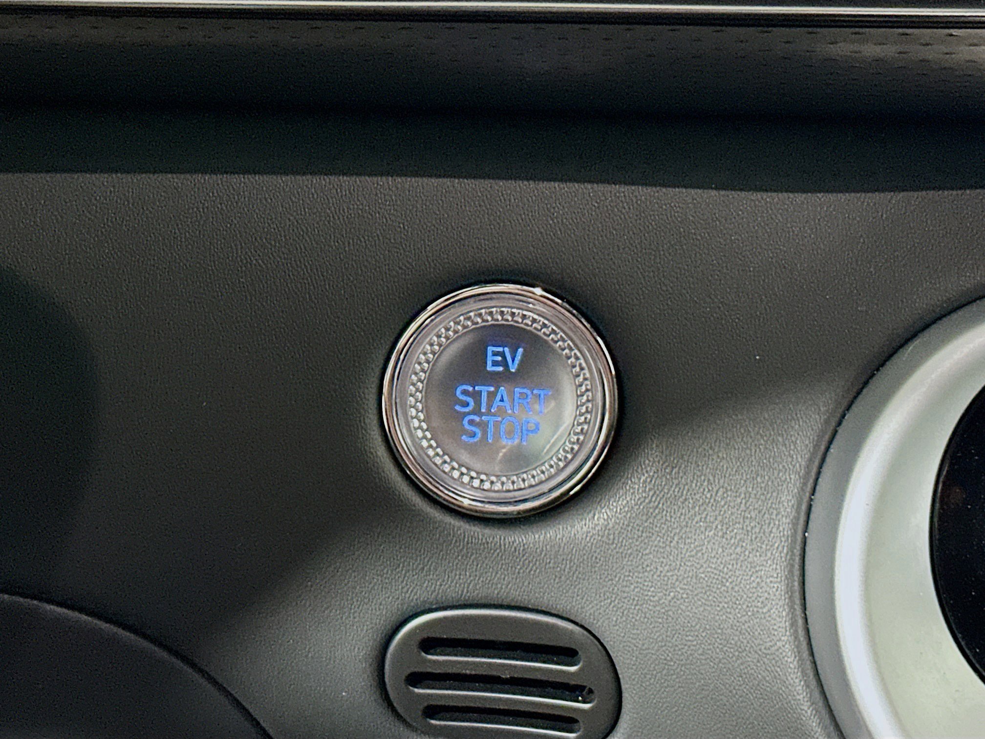 Used 2023 Genesis GV60 Performance image 20