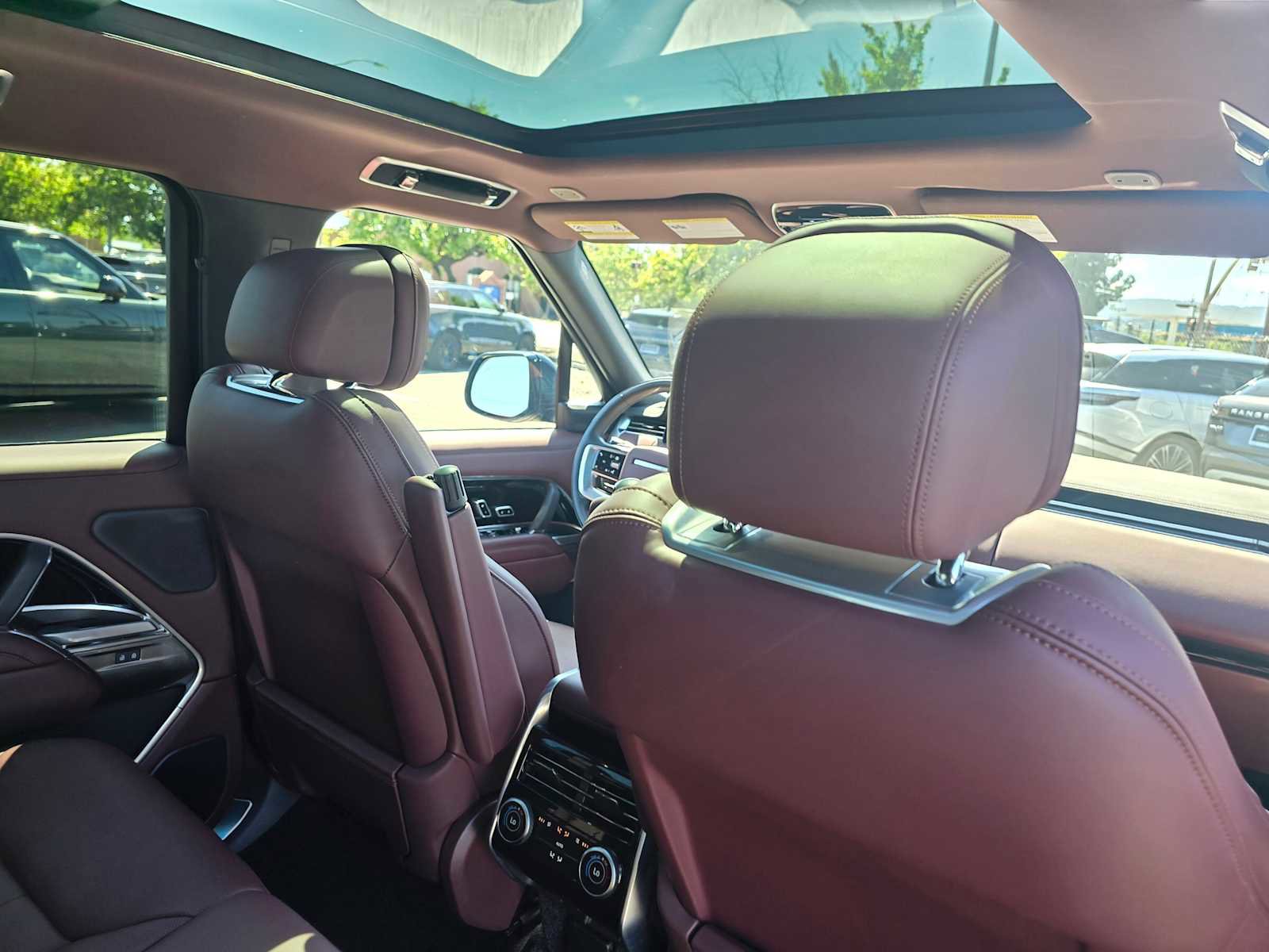 Used 2025 Land Rover Range Rover SE image 15