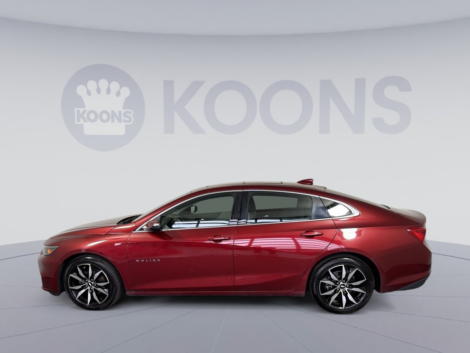 Used 2018 Chevrolet Malibu LT w/ Leather Package image 2