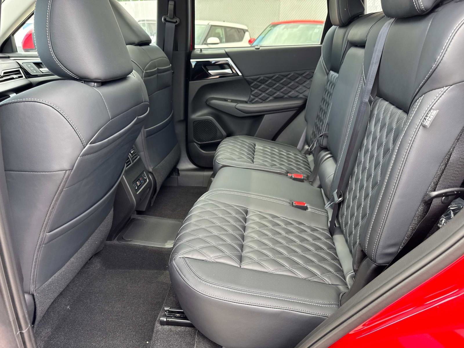 New 2025 Mitsubishi Outlander 4WD Plug-In Hybrid image 13