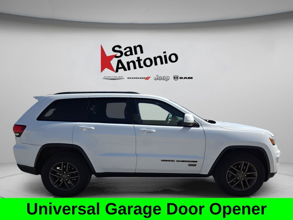 Used 2016 Jeep Grand Cherokee Laredo 75th Anniversary image 9
