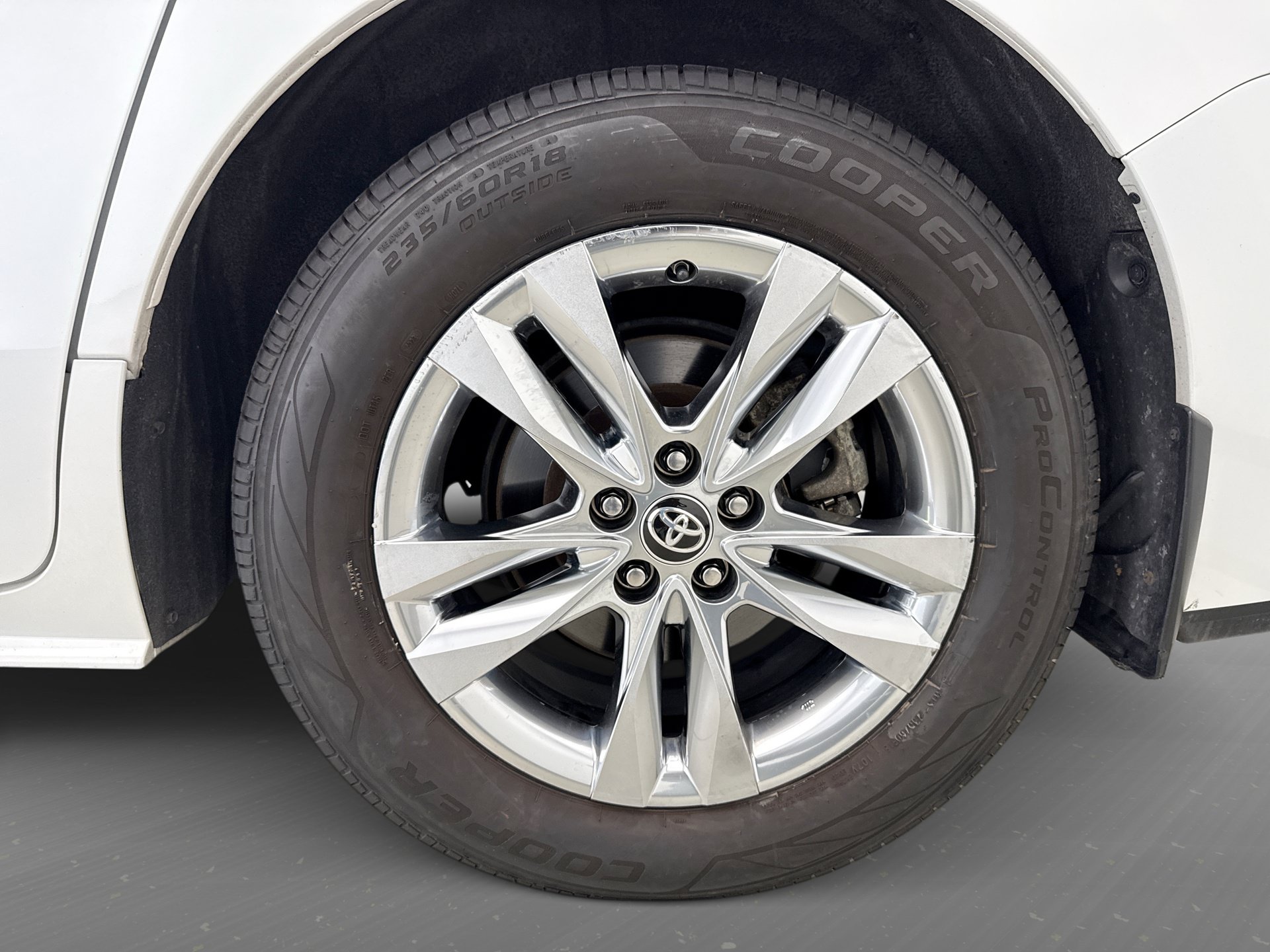 Used 2024 Toyota Sienna XLE w/ XLE Plus Package AWD/4WD image 23