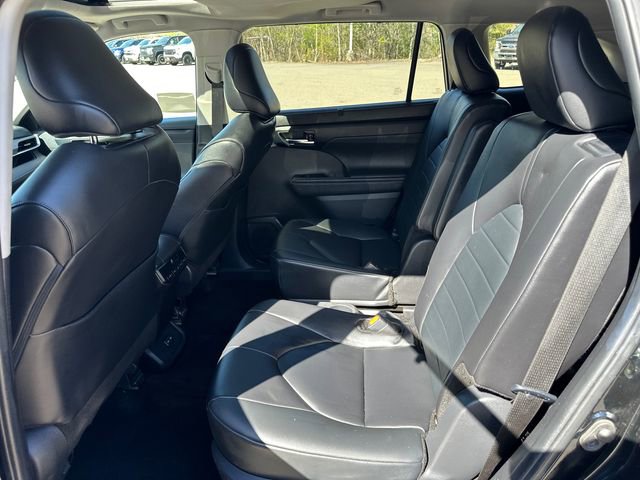 Used 2024 Toyota Highlander XLE AWD/4WD image 18