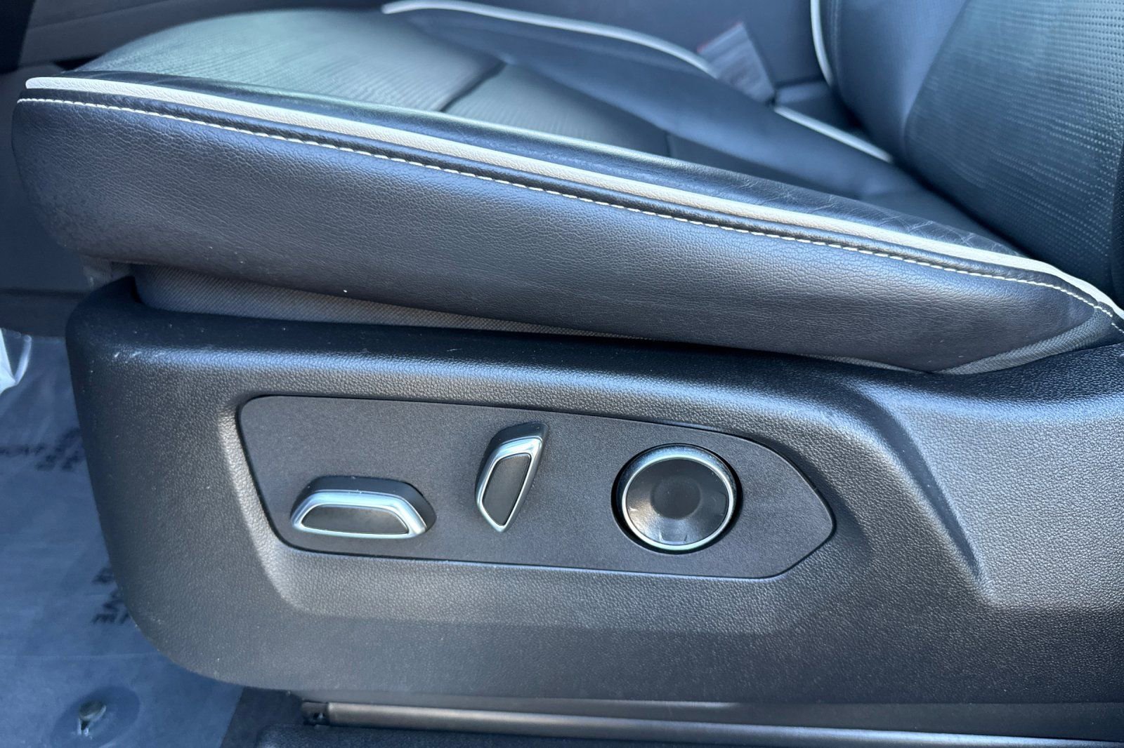 Certified 2024 Cadillac Escalade Sport image 12