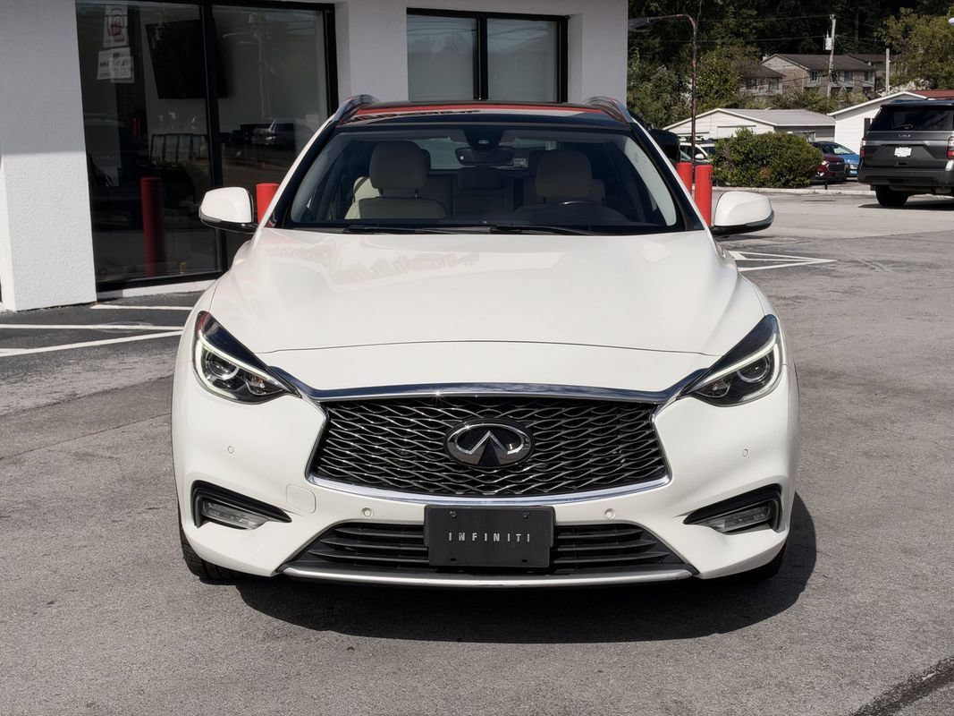 Used 2017 INFINITI QX30 Premium w/ Navigation Package FWD image 9