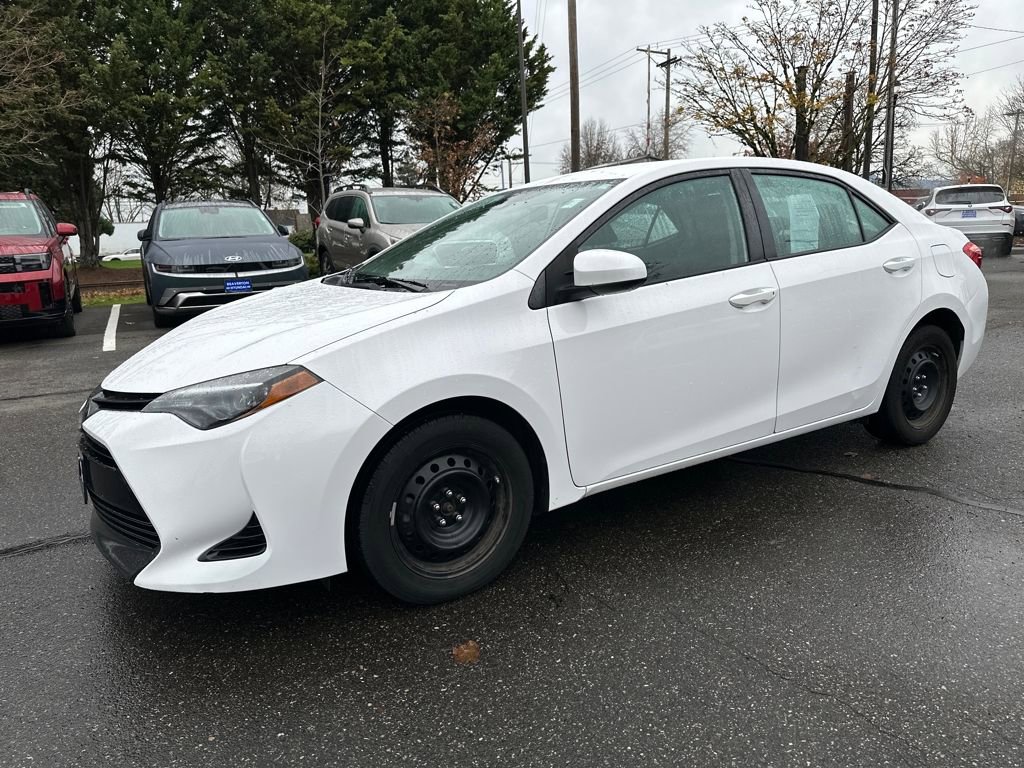 Used 2019 Toyota Corolla LE image 2