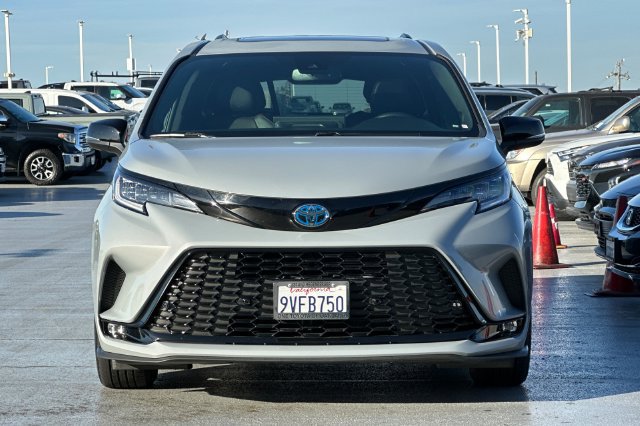 Certified 2025 Toyota Sienna XSE w/ XSE Premium Package AWD/4WD image 9