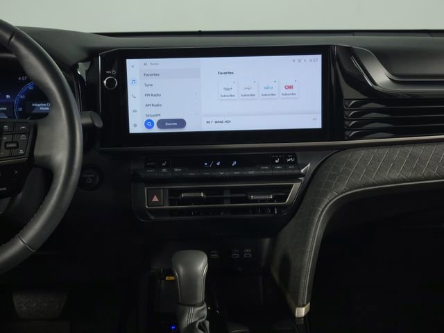 Used 2025 Toyota Camry XLE FWD image 24