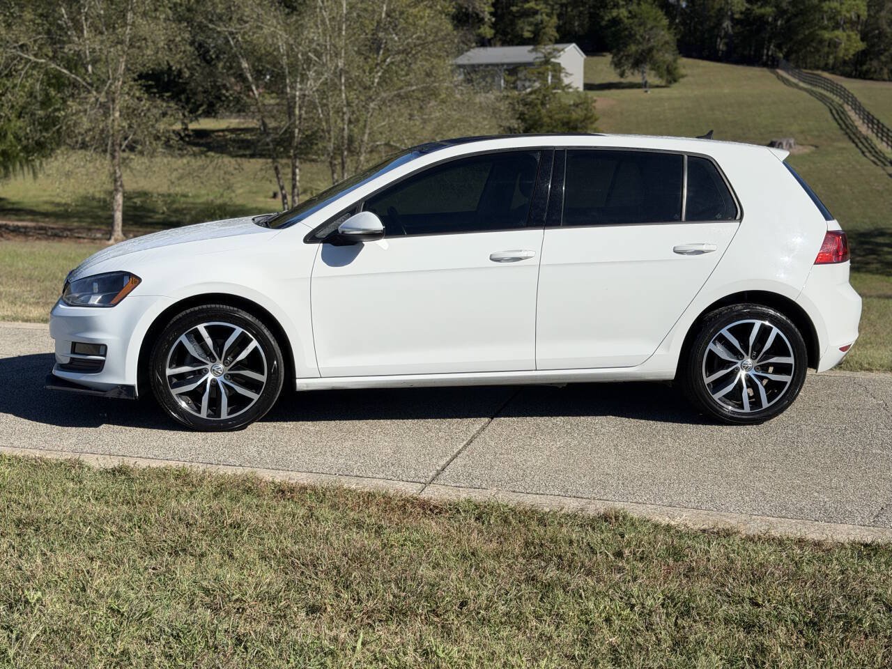 Used 2016 Volkswagen Golf SE FWD image 2