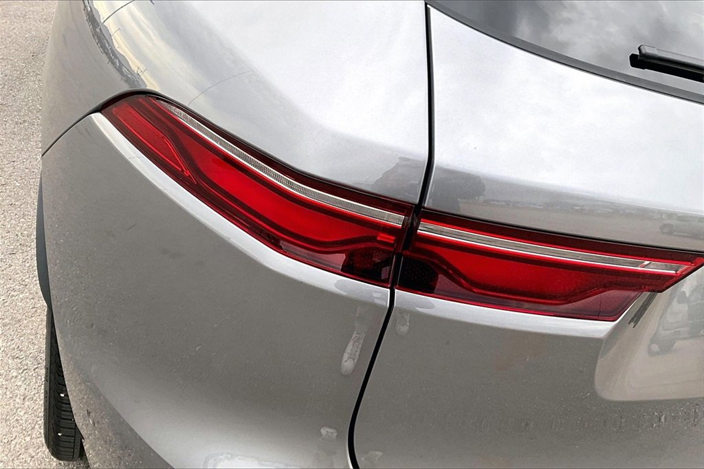 Used 2026 Jaguar F-PACE R-Dynamic S image 30