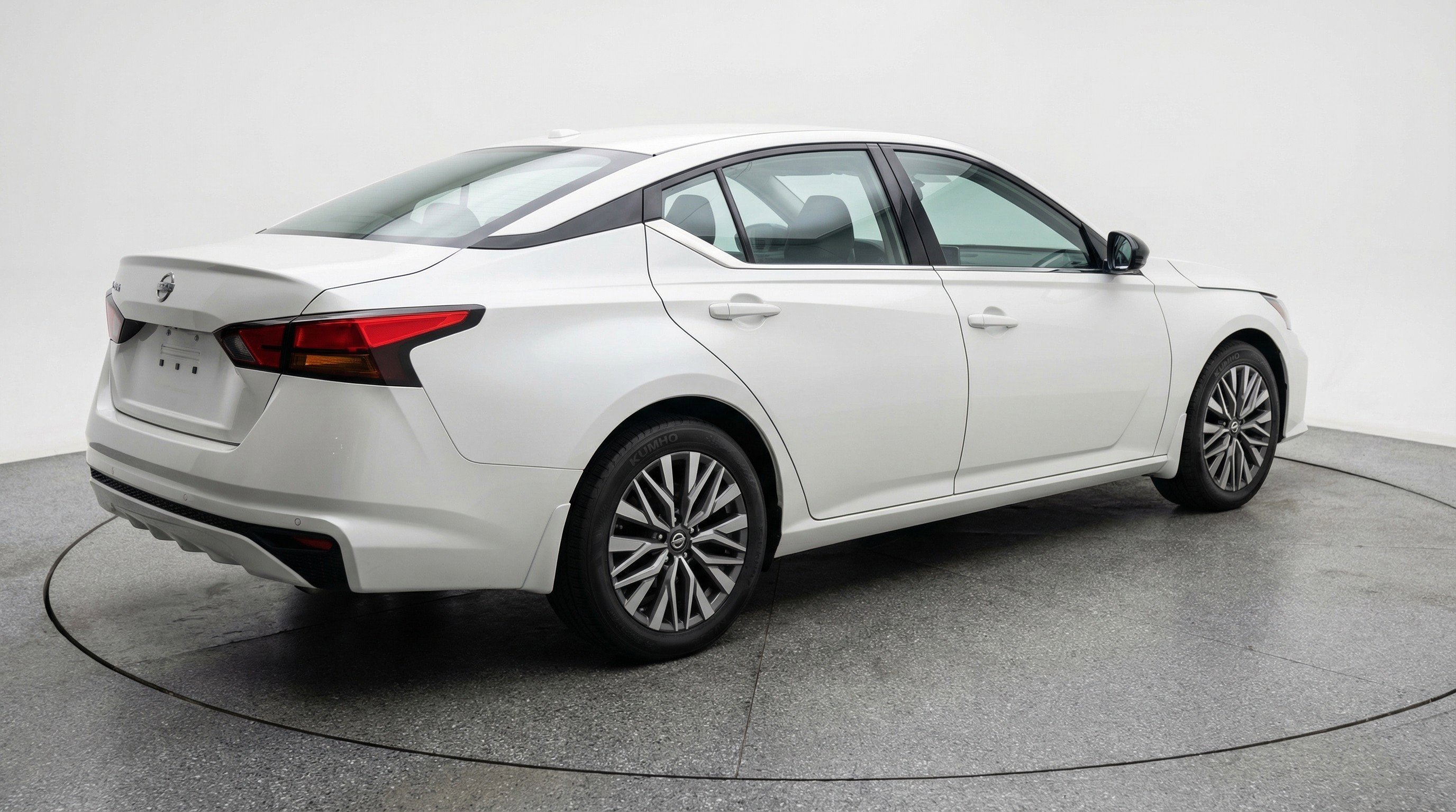 Used 2025 Nissan Altima 2.5 SV image 9