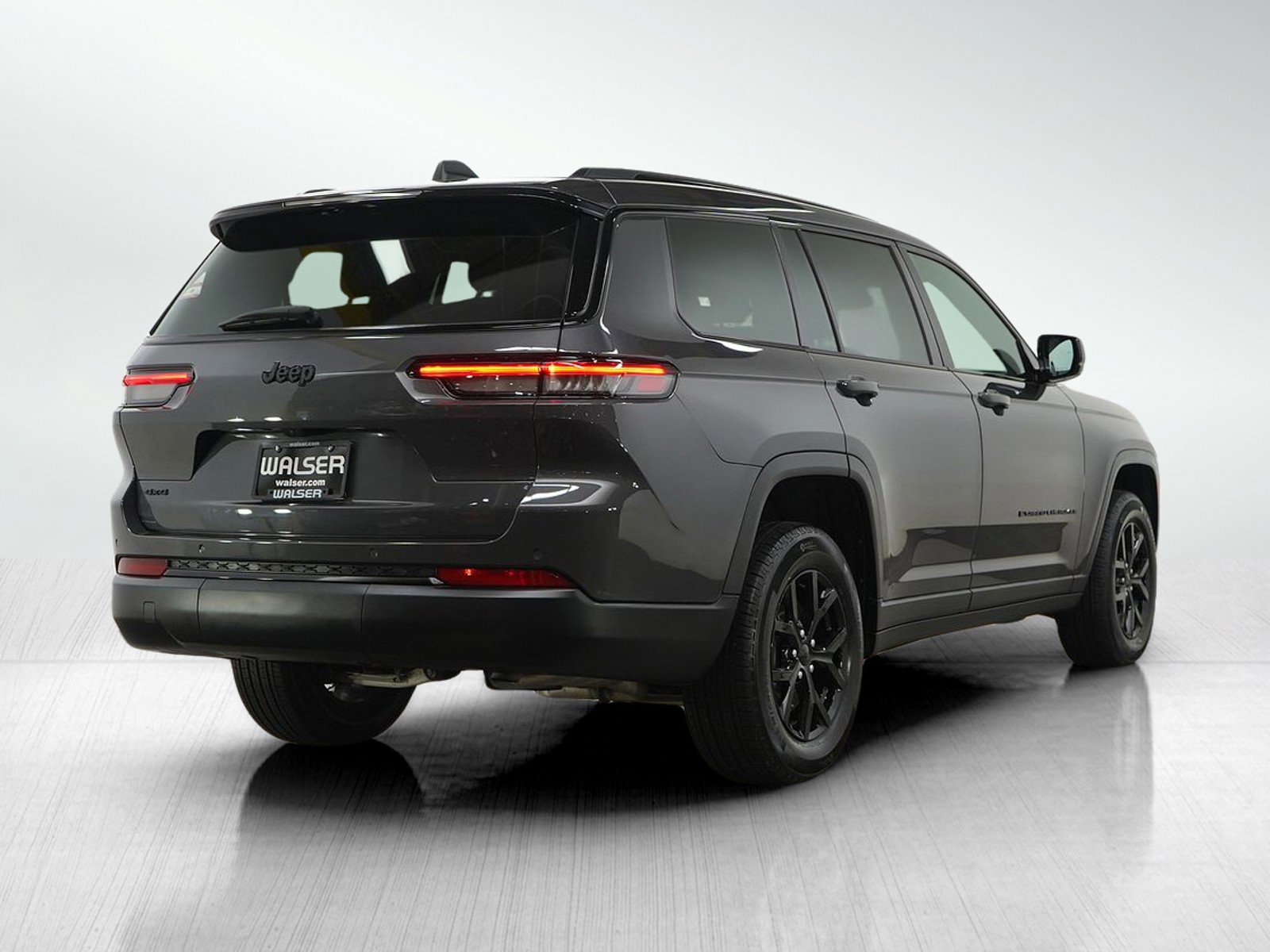 Used 2025 Jeep Grand Cherokee L Laredo AWD/4WD image 5